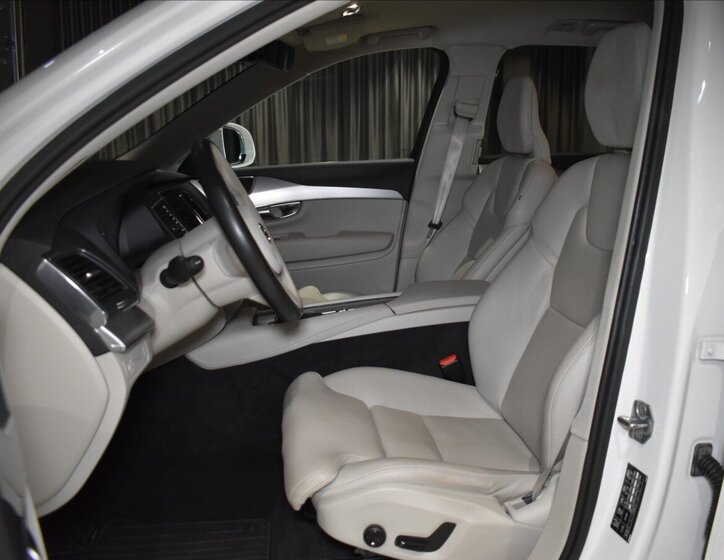 Volvo XC90 SUV / Terénní 2,0 l 173 kw