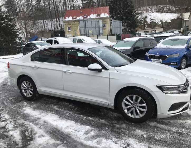 Volkswagen Passat Sedan / Limuzína 1,5 l 110 kw