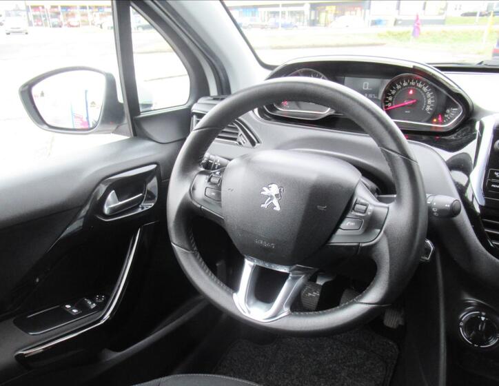 Peugeot 208 13