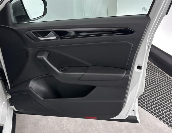 Volkswagen T-Roc SUV / Terénní 2,0 l 221 kw