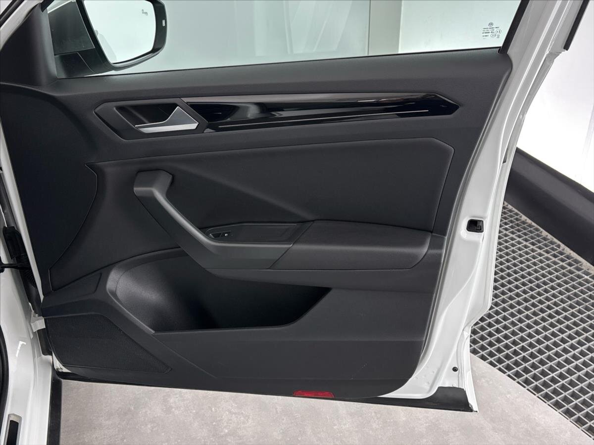 Volkswagen T-Roc SUV / Terénní 2,0 l 221 kw