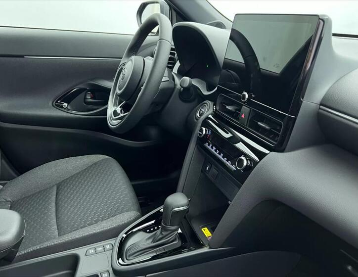 Toyota Yaris Cross 8