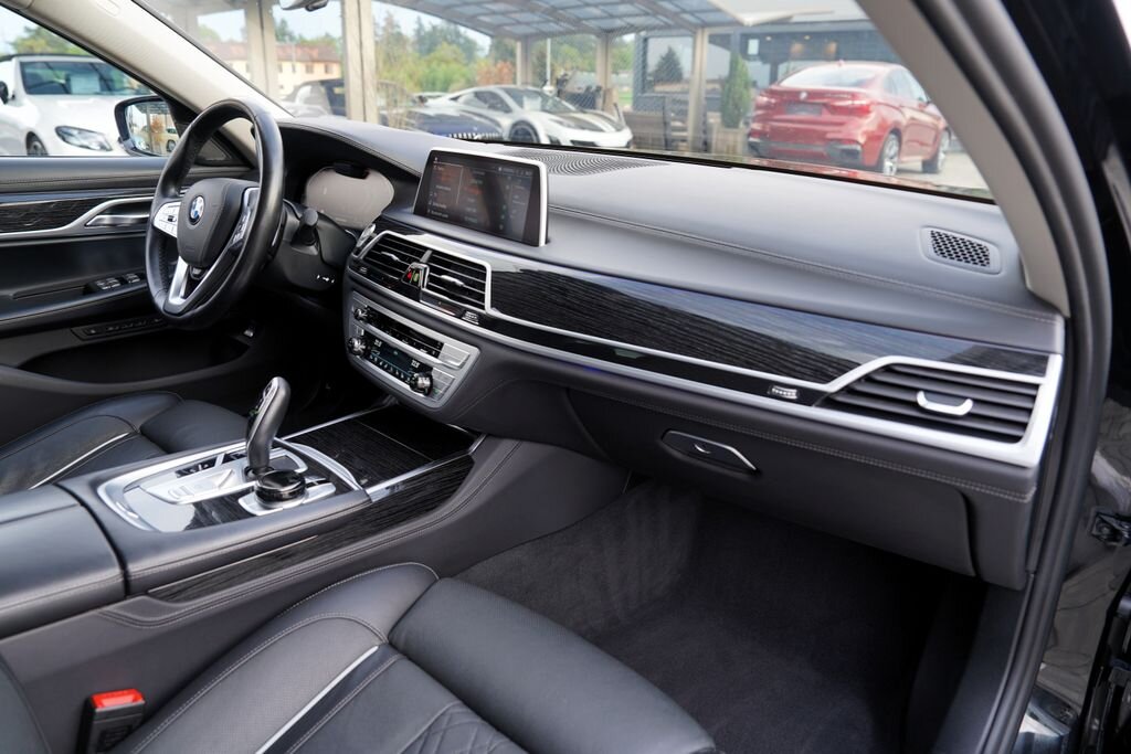 BMW Řada 7 Sedan / Limuzína 4,4 l 390 kw