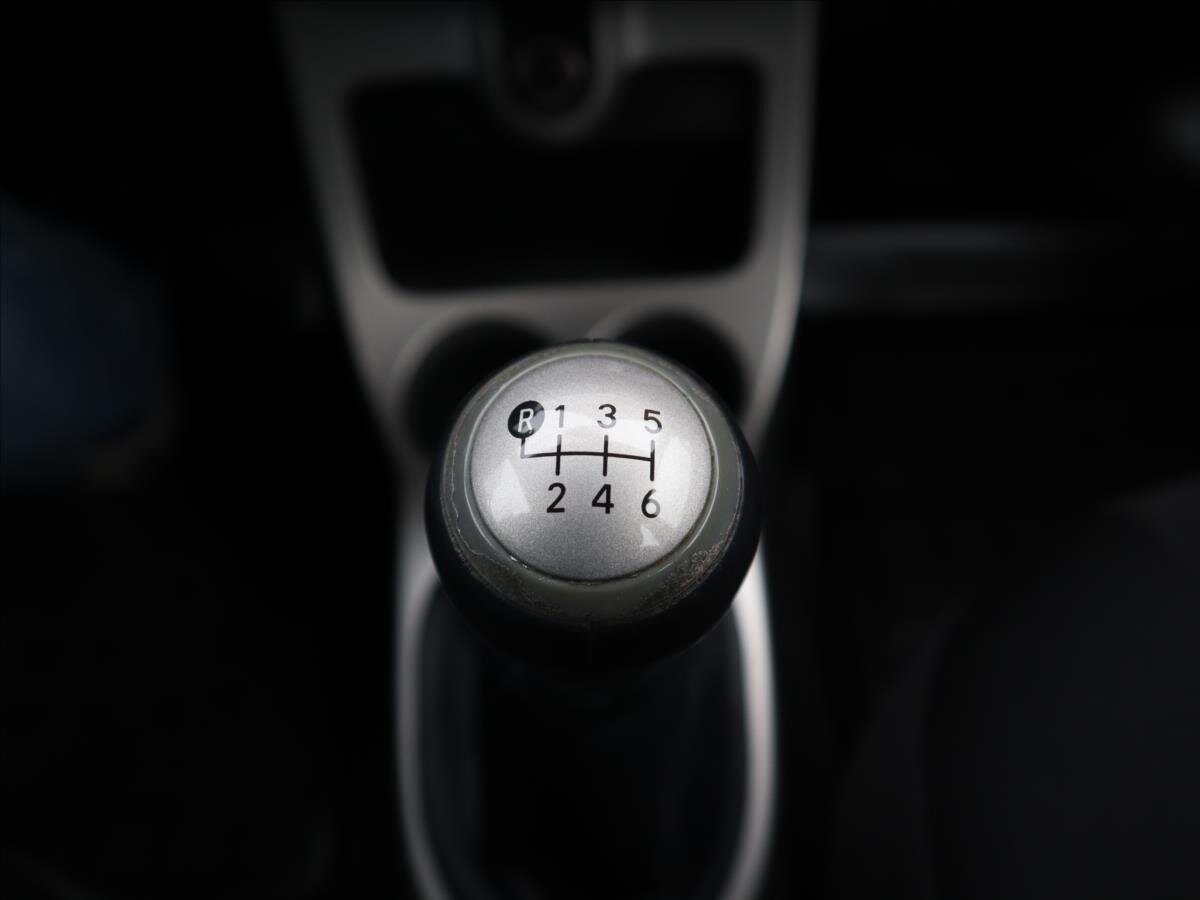 Toyota Urban Cruiser Hatchback 1,3 l 74 kw