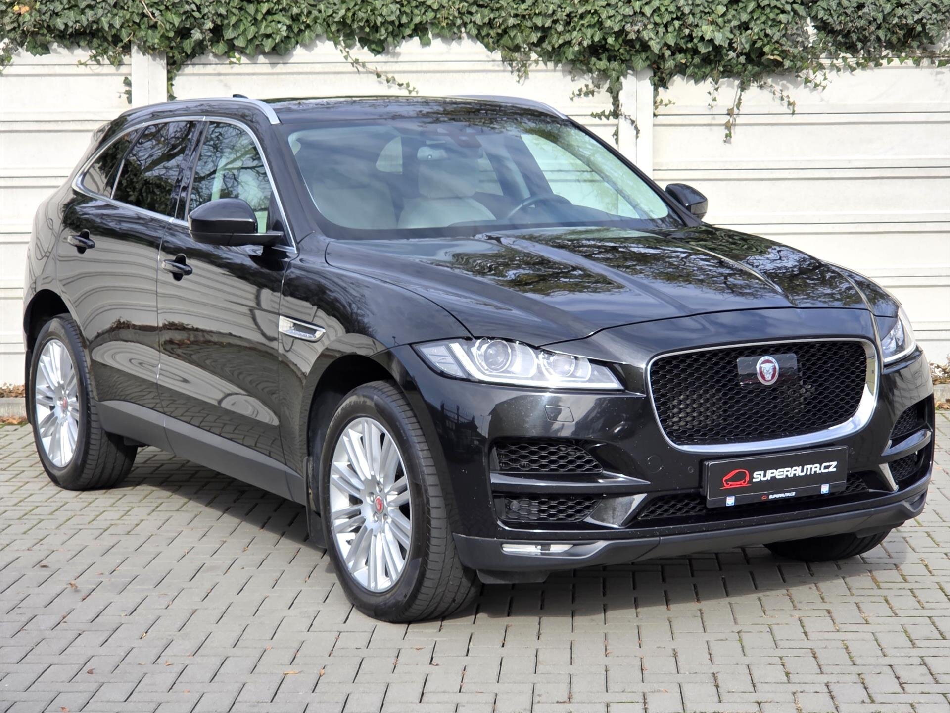 Jaguar F-Pace SUV / Terénní 3,0 l 221 kw