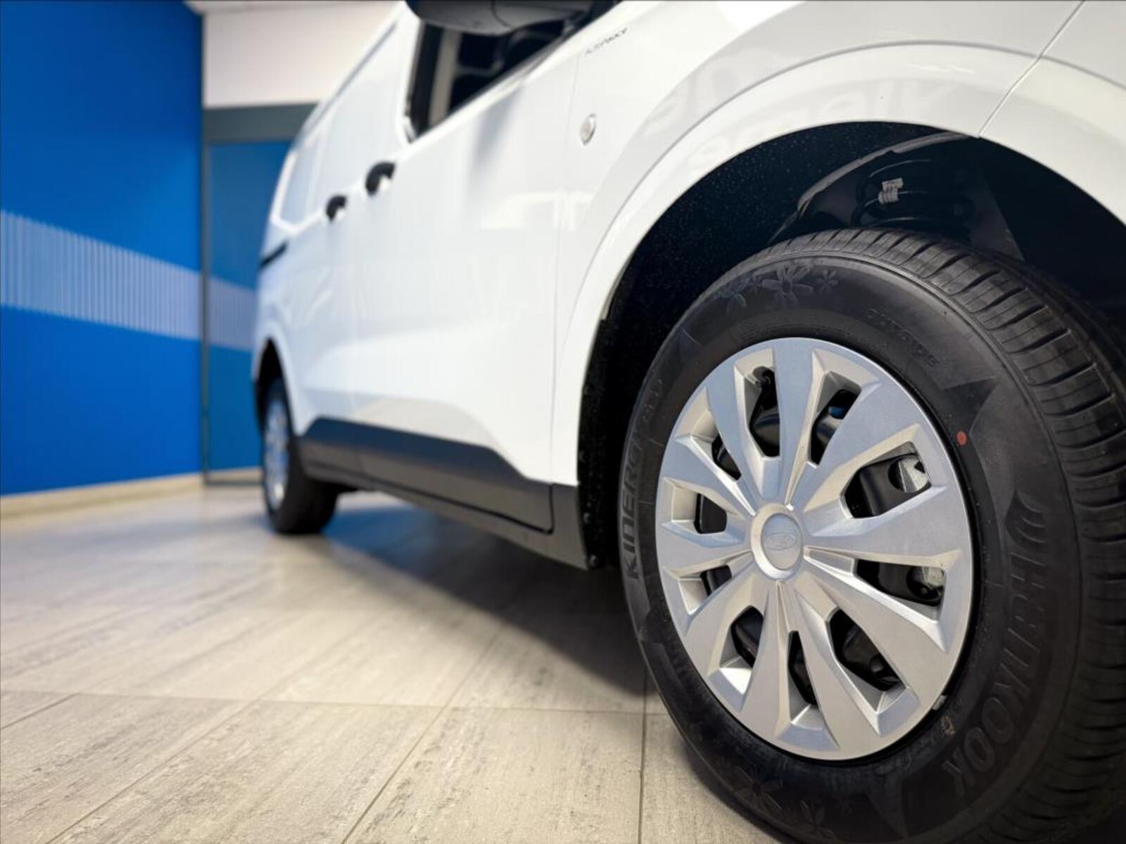 Ford Transit Courier 18