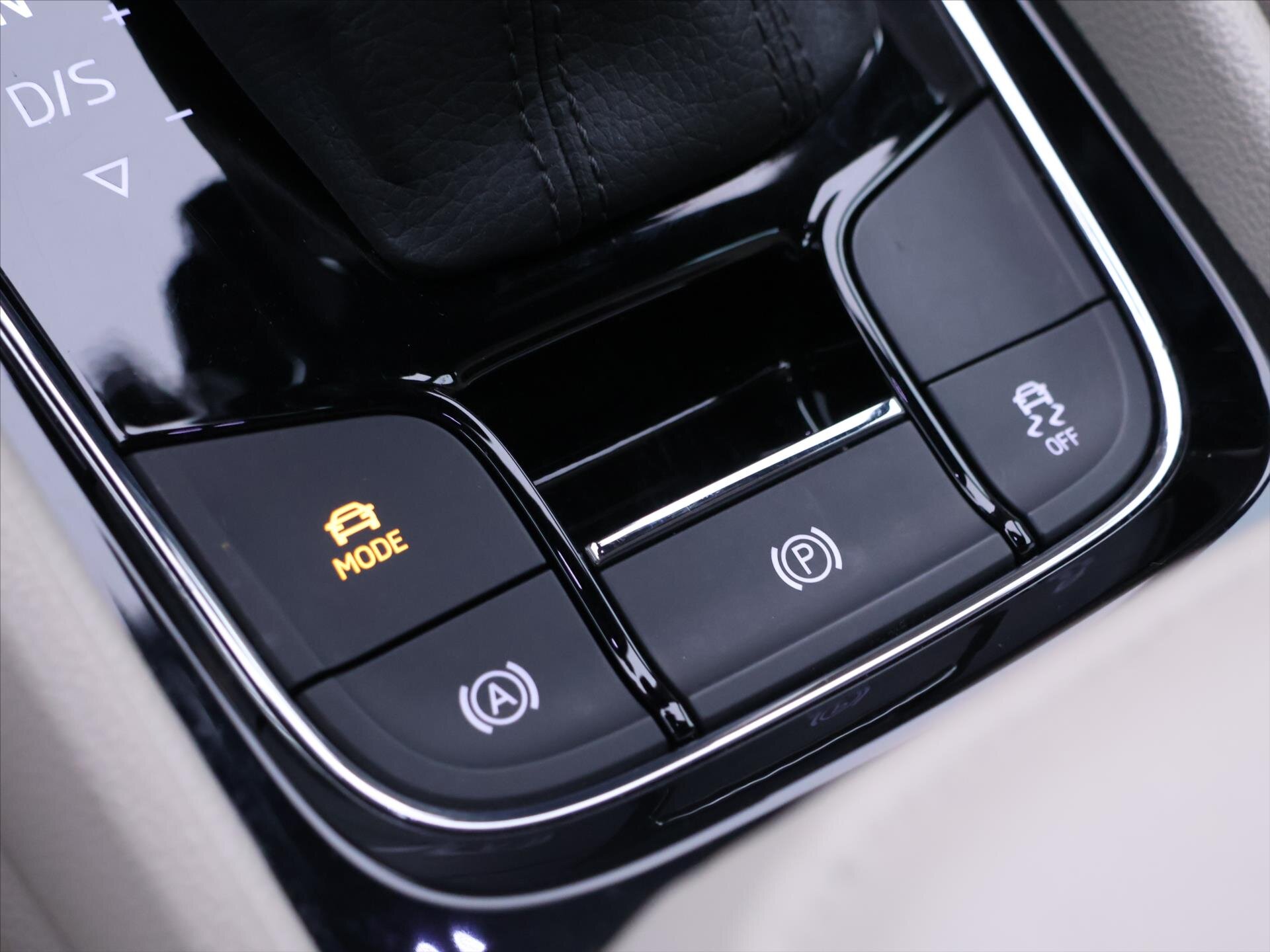 Škoda Karoq SUV 1,5 l 110 kw