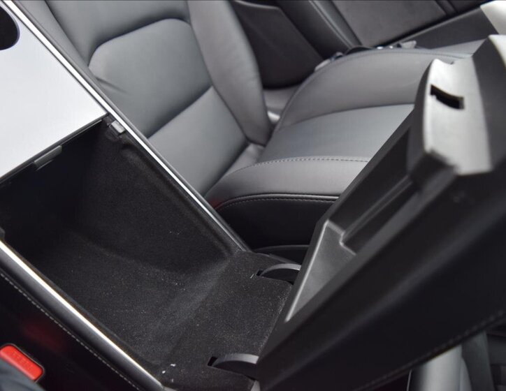 Tesla Model 3 Sedan 0,0 366 kw