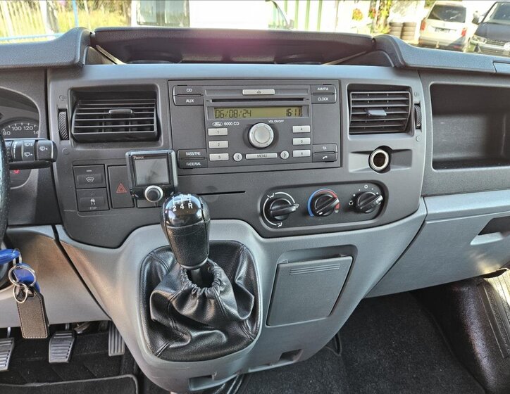 Ford Transit 9