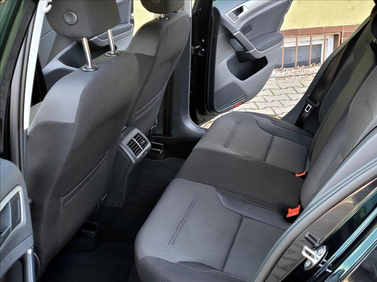 Volkswagen Golf Kombi 1,6 l 77 kw