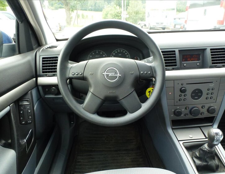 Opel Vectra Sedan / Limuzína 1,8 l 90 kw