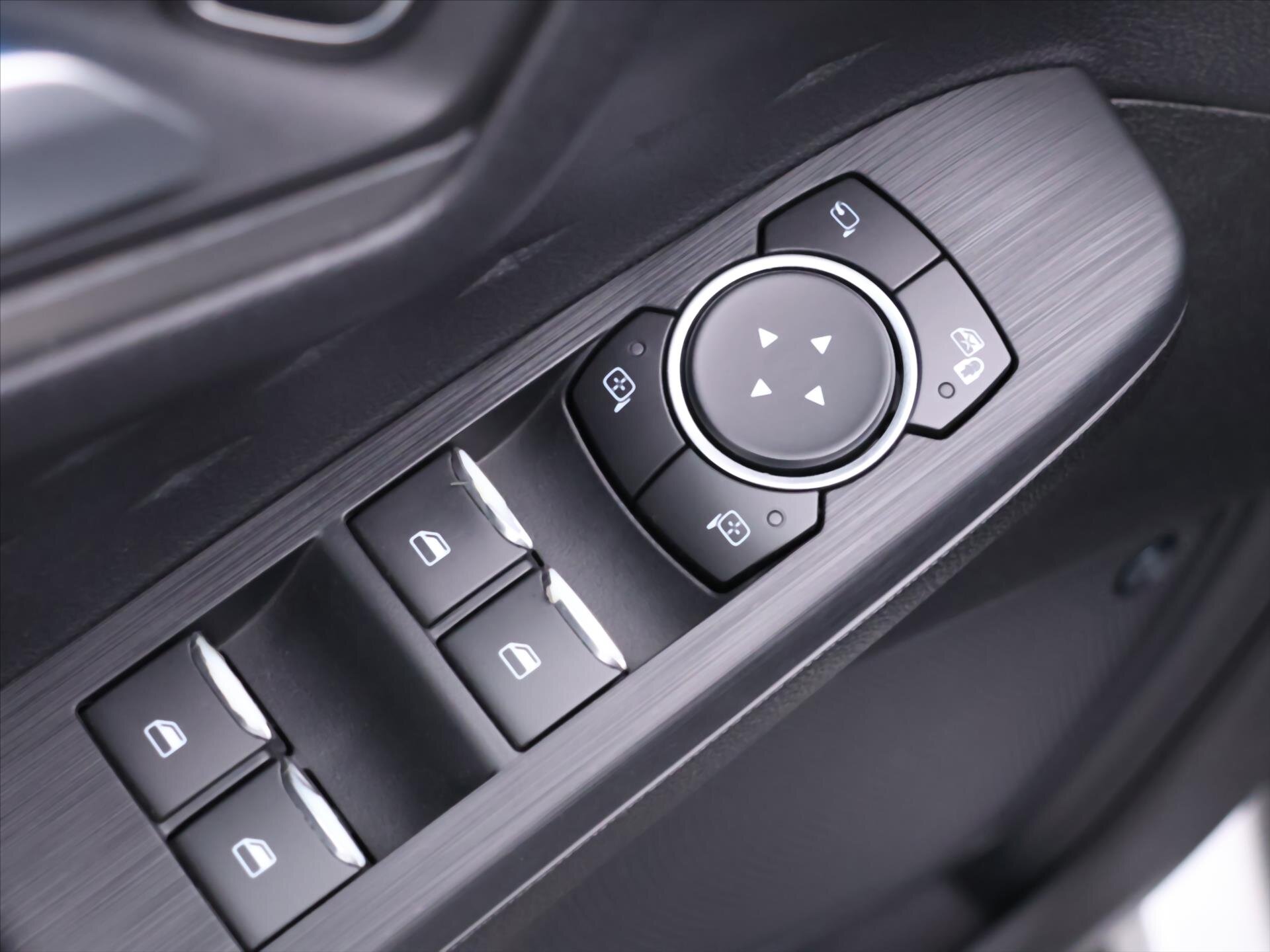 Ford Kuga SUV / Terénní 1,5 l 110 kw