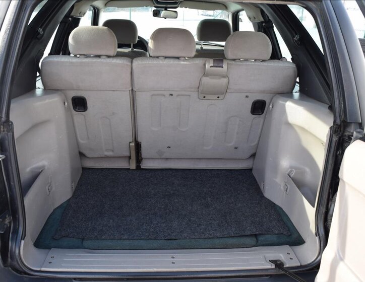 Land Rover Freelander Kombi 2,0 l 71 kw