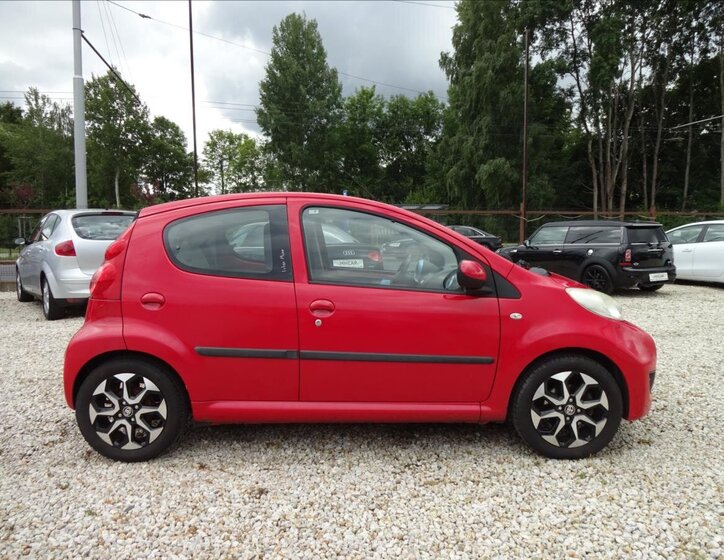 Peugeot 107 Hatchback 998,0 50 kw
