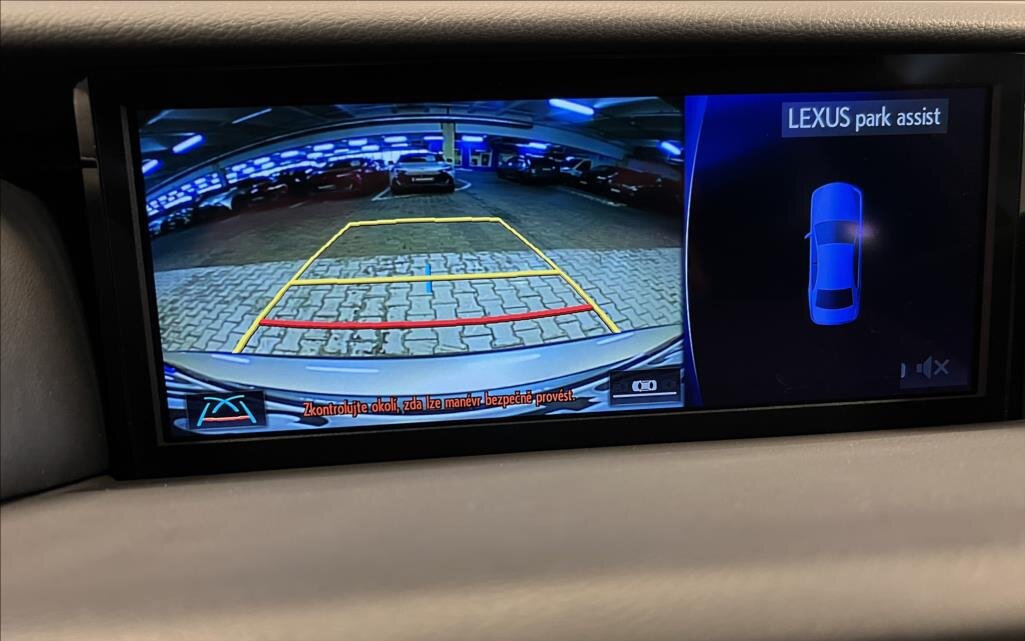 Lexus IS 300h Sedan / Limuzína 2,5 l 164 kw