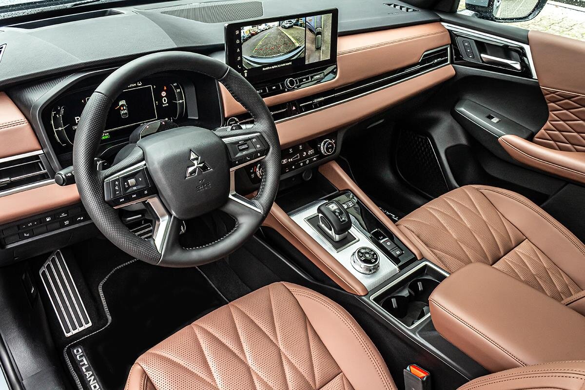 Mitsubishi Outlander SUV 2,4 l 225 kw