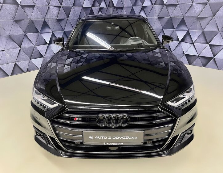 Audi S8 3