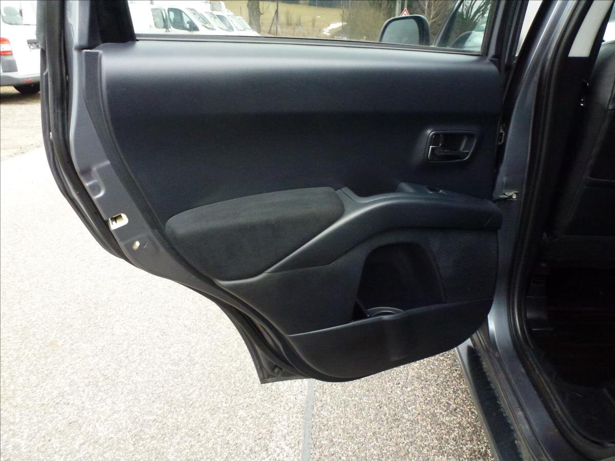 Citroën C-Crosser SUV 2,2 l 115 kw