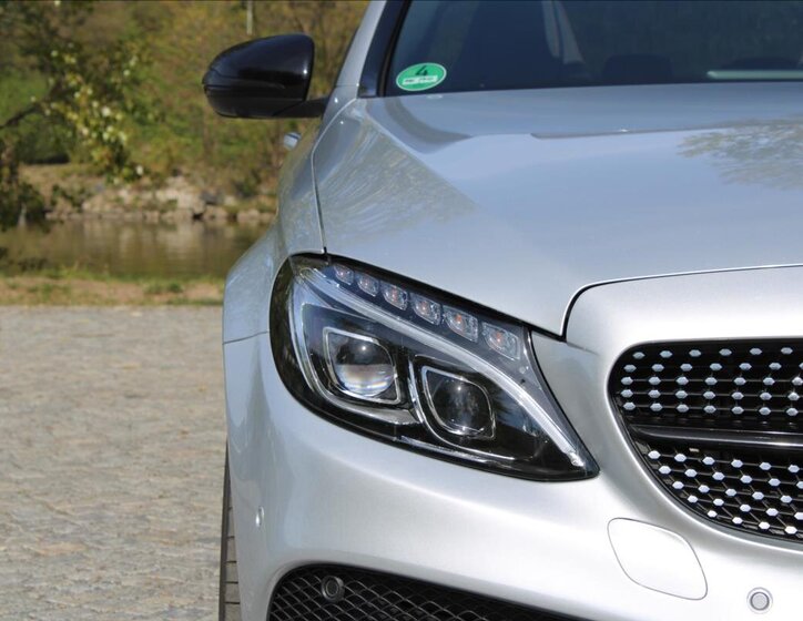 Mercedes-Benz Třídy C Sedan / Limuzína 3,0 l 270 kw