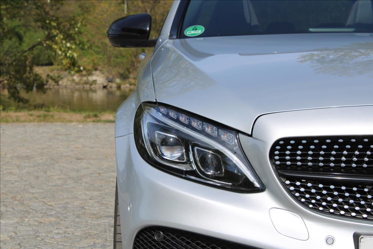 Mercedes-Benz Třídy C Sedan / Limuzína 3,0 l 270 kw