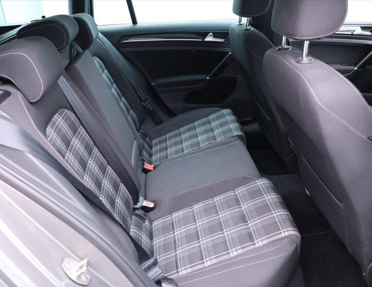 Volkswagen Golf Kombi 2,0 l 135 kw