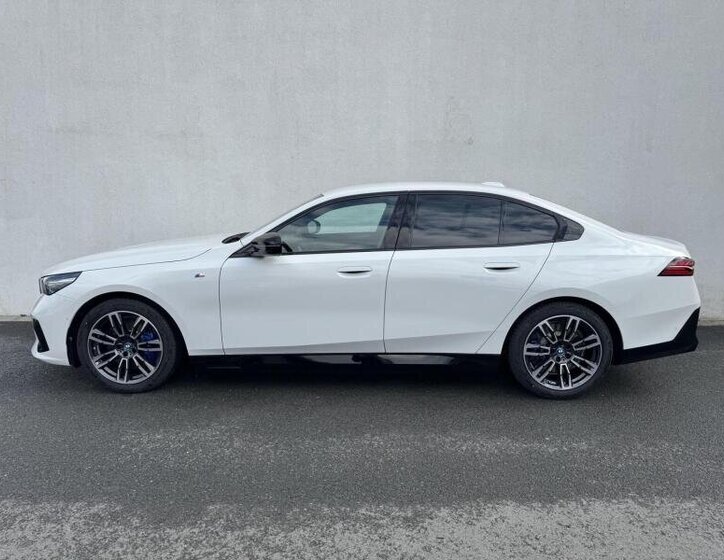 BMW i5 Sedan / Limuzína 1,0 442 kw