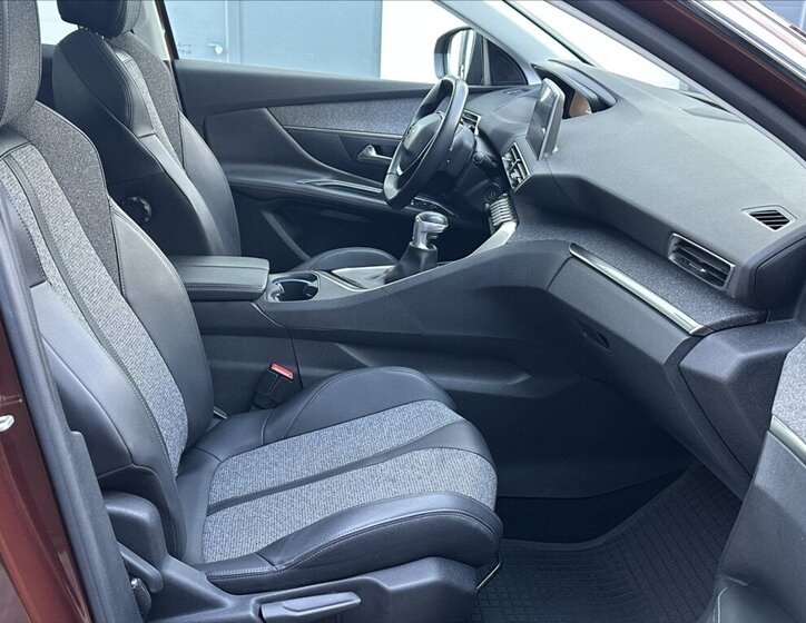 Peugeot 3008 SUV / Terénní 1,2 l 96 kw