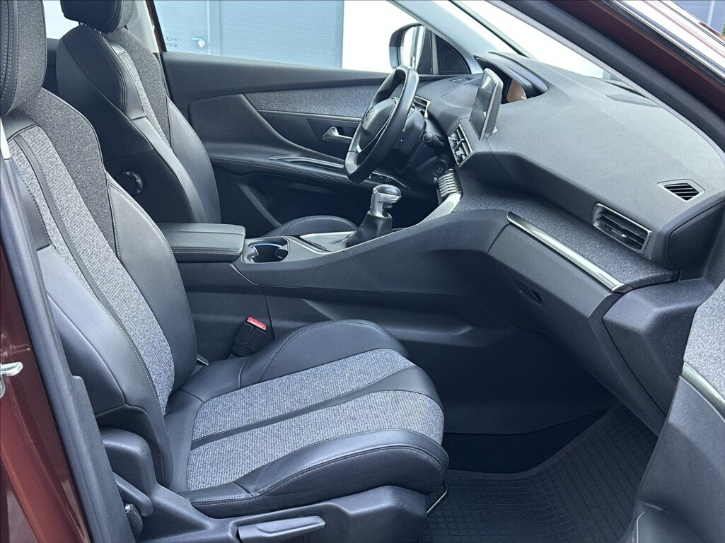 Peugeot 3008 SUV / Terénní 1,2 l 96 kw