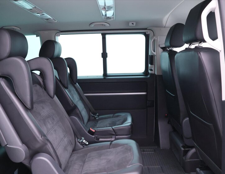 Volkswagen Multivan 14