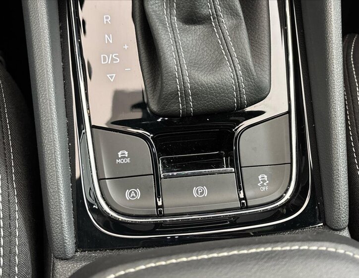 Škoda Karoq SUV / Terénní 1,5 l 110 kw