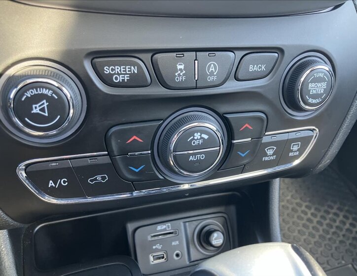 Jeep Cherokee SUV 2,2 l 147 kw