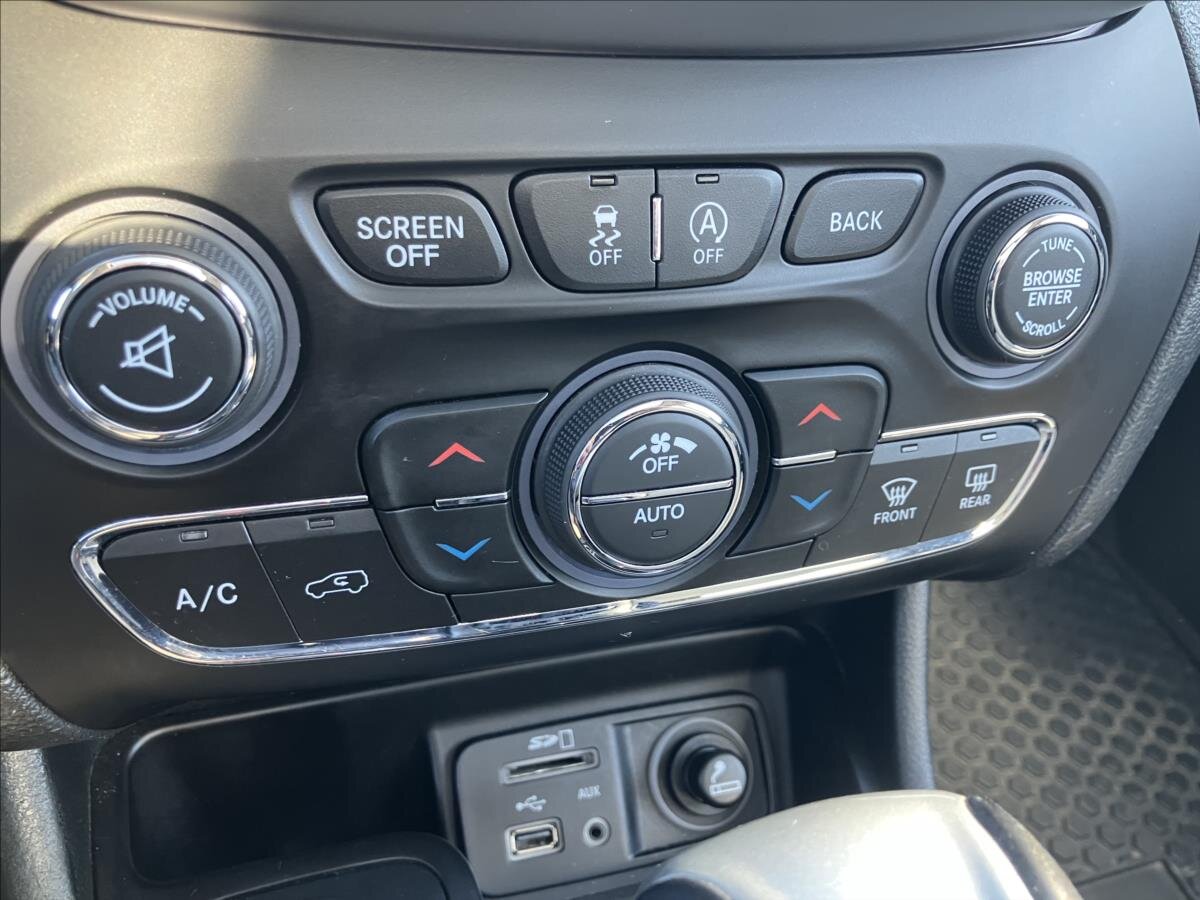 Jeep Cherokee SUV 2,2 l 147 kw