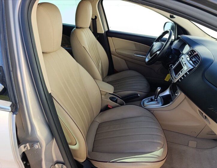 Lancia Delta Hatchback 1,6 l 88 kw