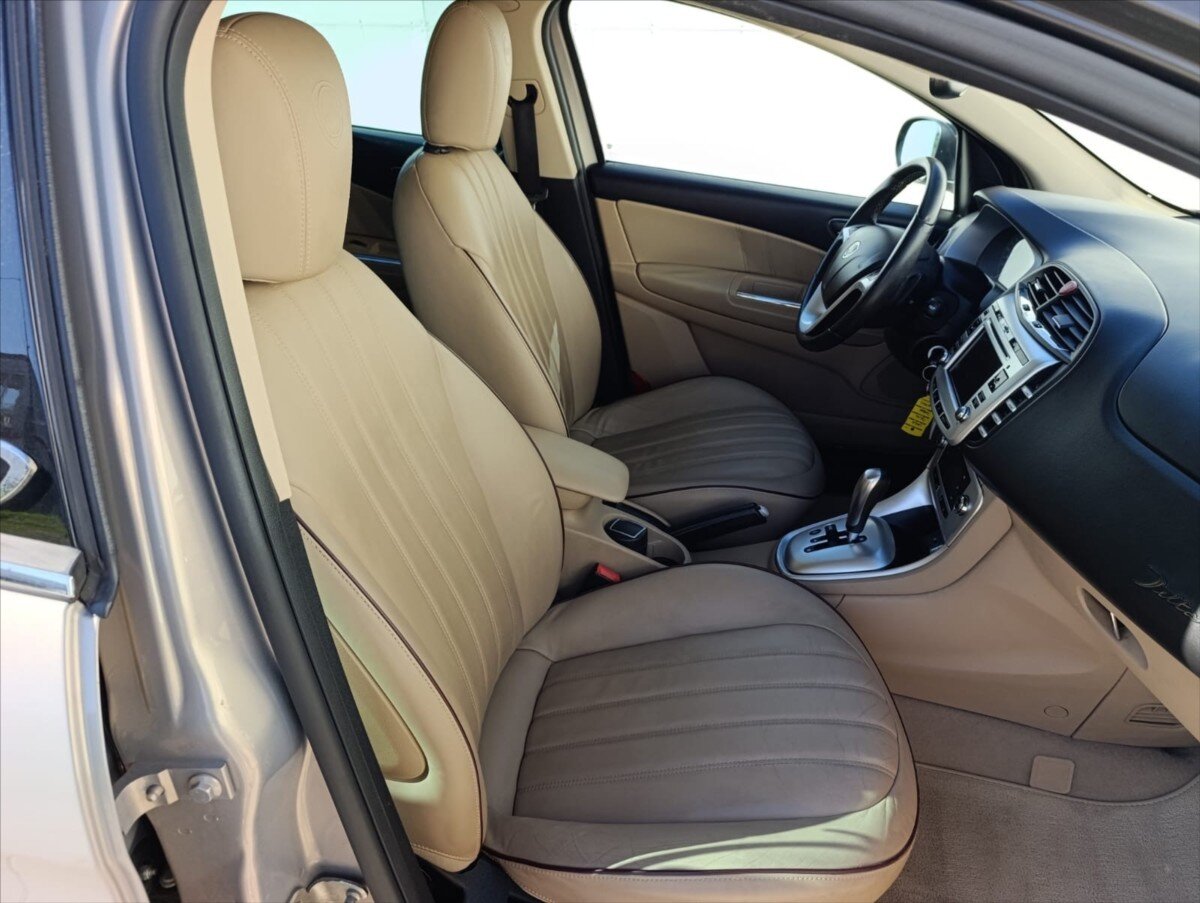 Lancia Delta Hatchback 1,6 l 88 kw