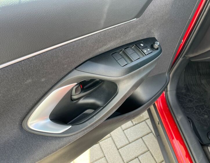 Toyota Yaris Cross 12