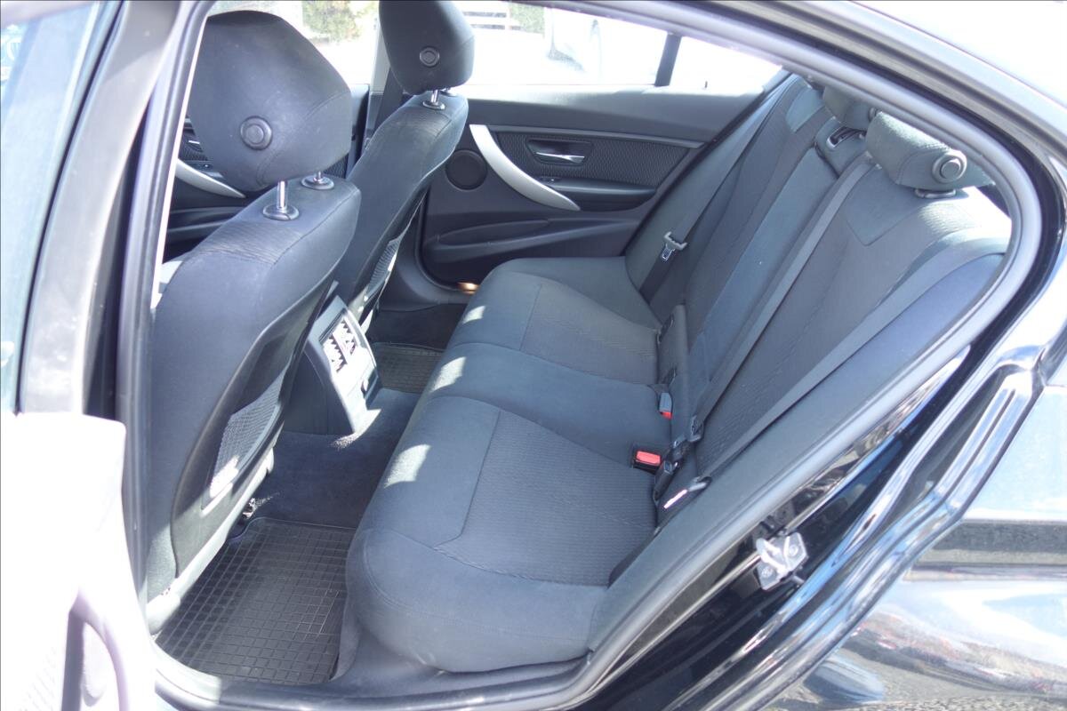 BMW Řada 3 Sedan / Limuzína 2,0 l 105 kw