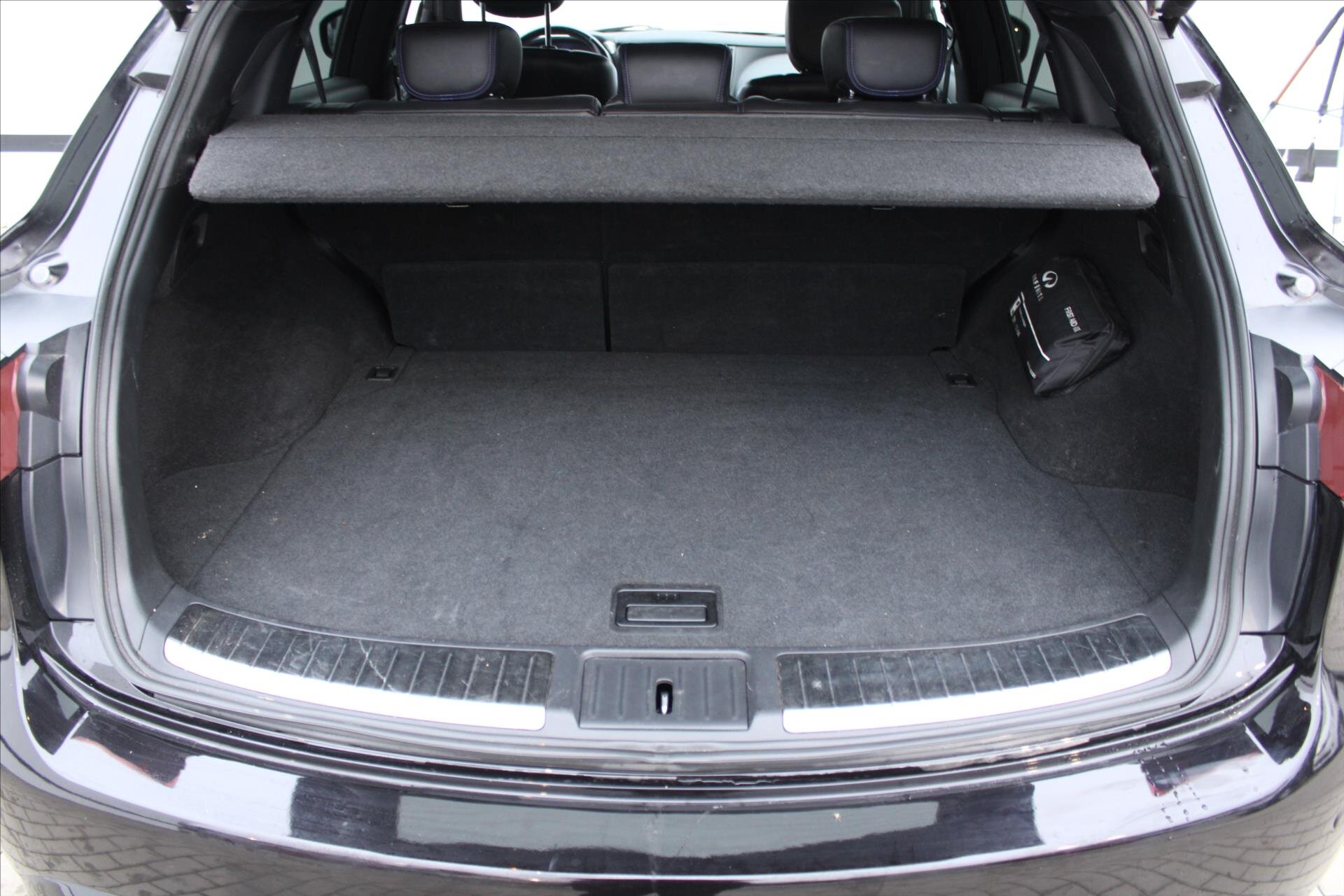 Infiniti QX70 SUV 3,0 l 175 kw