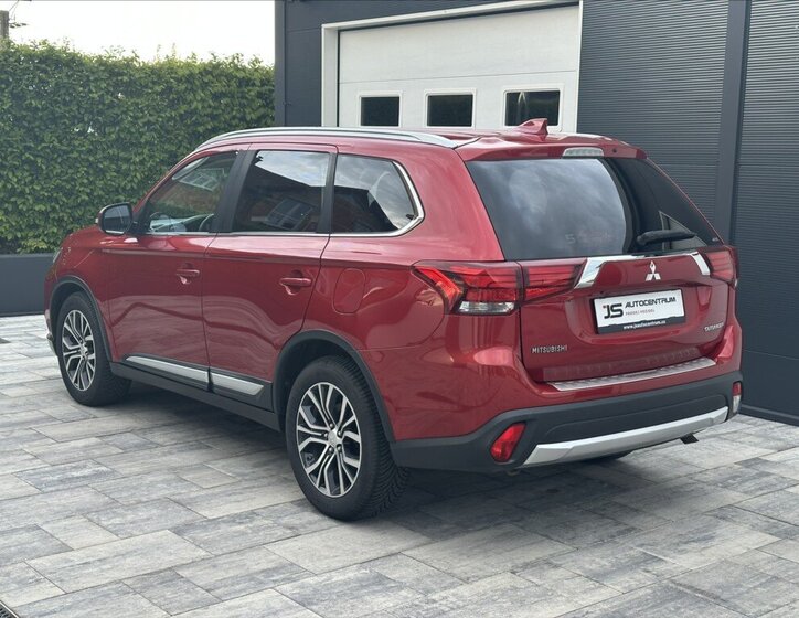 Mitsubishi Outlander SUV / Terénní 2,3 l 110 kw