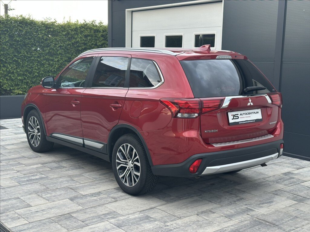 Mitsubishi Outlander SUV / Terénní 2,3 l 110 kw