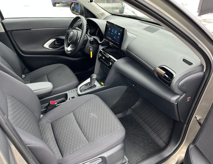 Toyota Yaris Cross 17