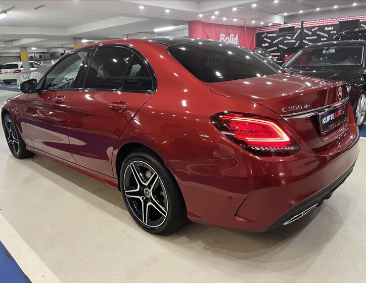 Mercedes-Benz Třídy C Sedan / Limuzína 2,0 l 143 kw