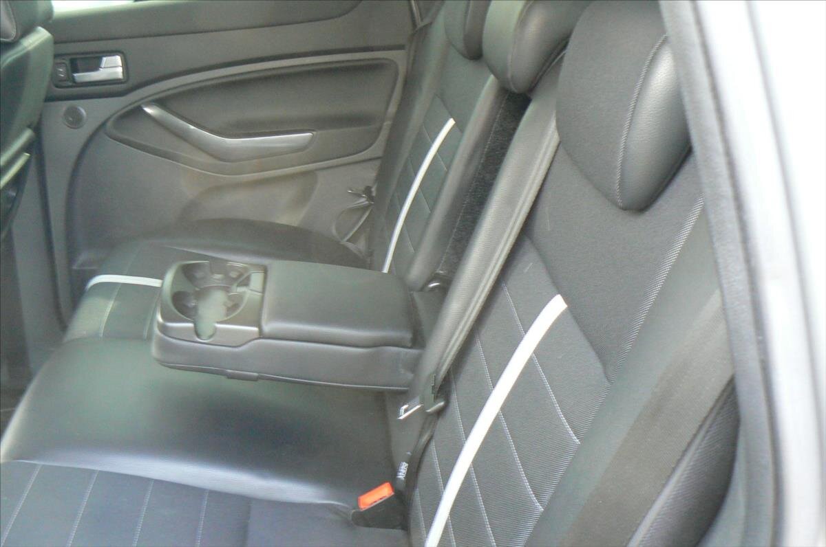 Ford Kuga SUV / Terénní 2,0 l 100 kw