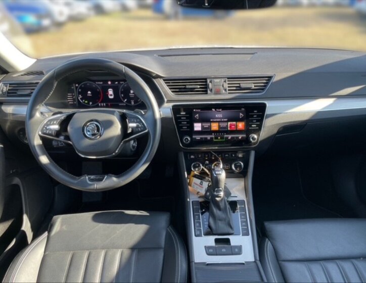 Škoda Superb Sedan / Limuzína 2,0 l 206 kw