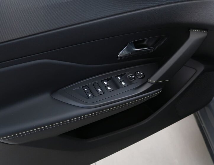 Peugeot 408 Liftback 1,6 l 133 kw