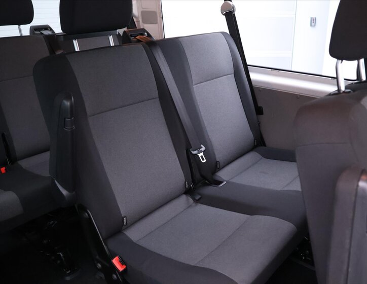 Volkswagen Transporter Kombi 2,0 l 62 kw