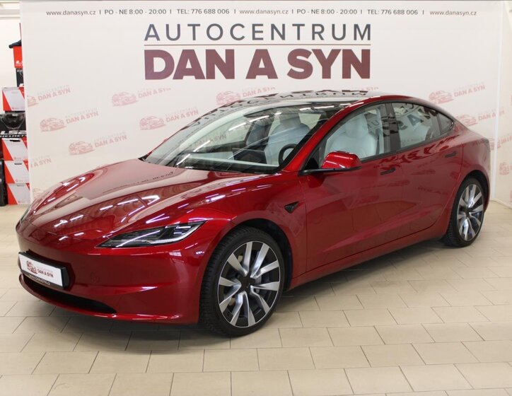 Tesla Model 3 Sedan / Limuzína 0,0 366 kw