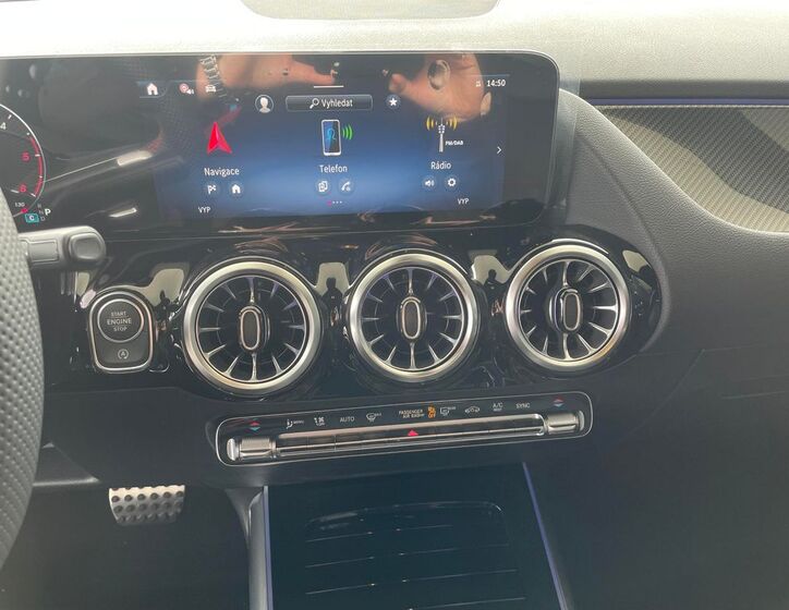 Mercedes-Benz GLA 12