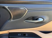 Lexus ES 300h Sedan / Limuzína 2,5 l 131 kw