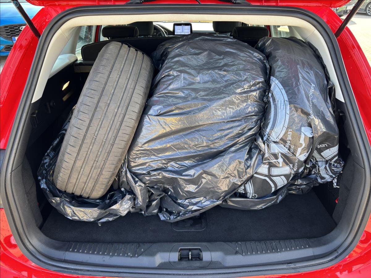 Ford Focus Kombi 999,0 92 kw