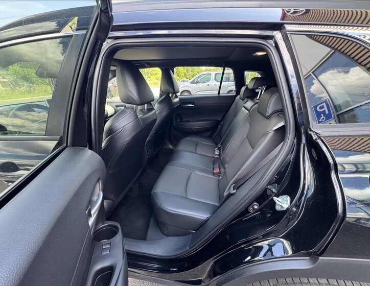 Toyota Corolla Cross 12